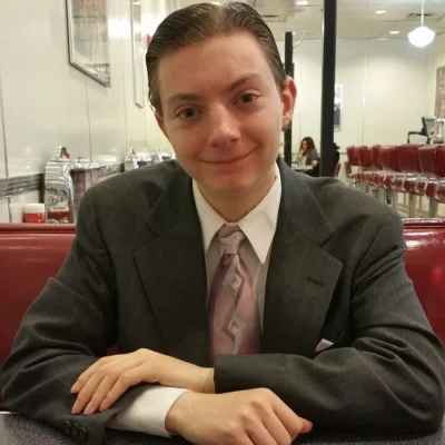 Usmiech_Niebios - @MechanicznyTurek: Reviewbrah się tak ubiera i każdy go lubi ;)