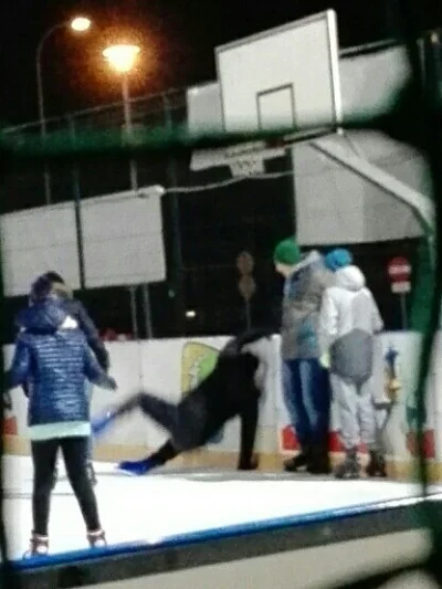 1.....h - Byłem dziś na łyżwach, nie polecam.
#sport #lyzwy #lomza #heheszki