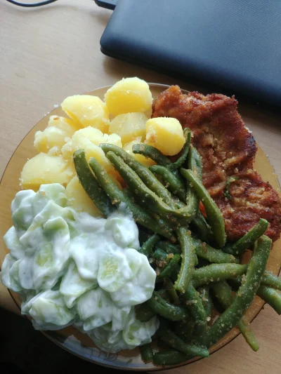 czarrny - Najbardziej prawilny polski obiad!
#gotujzwykopem #obiad #pycha #ziemniaki ...