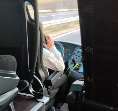 Papilon - Nic mnie tak nie śmieszy, jak kierowcy flixbusa ubrani w białe koszule, bo ...