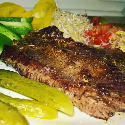 sexlord - #kolacja w ramach #gotujzwykopem szybko zrobiony #steak odpowiedni przypraw...