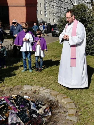 szpongiel - Co siedzi we łbach katodzbanom, które hejtuje Harrego Pottera? Przecież t...