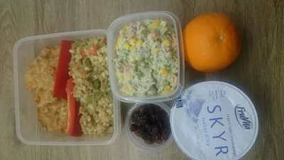 krave - #fitpudelka
#dieta 
Śniadanie: skyr, pomarańcza 
II śniadanie: sałatka (gotow...