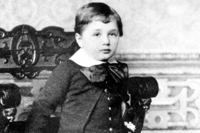 Zdejm_Kapelusz - Młody Albert Einstein.

#fotohistoria #nauka #fizyka