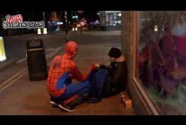 darosoldier - http://www.wykop.pl/link/2443423/spider-man-karmi-bezdomnych-w-birmingh...