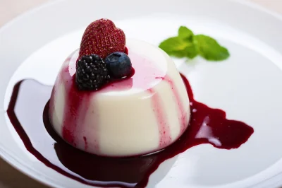 N.....n - PANNA COTTA (dosł. śmietanka gotowana ʕ•ᴥ•ʔ ) - włoski deser pochodzący z r...