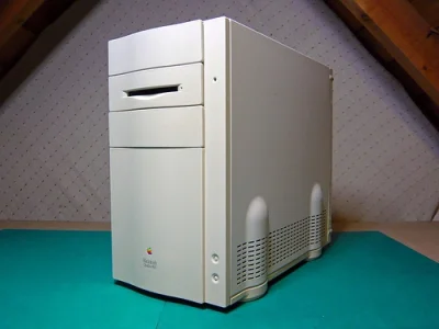 MacDada - @Czarny_Klakier: Komputer wygląda na Quadrę 800 albo nowszy model (któryś P...