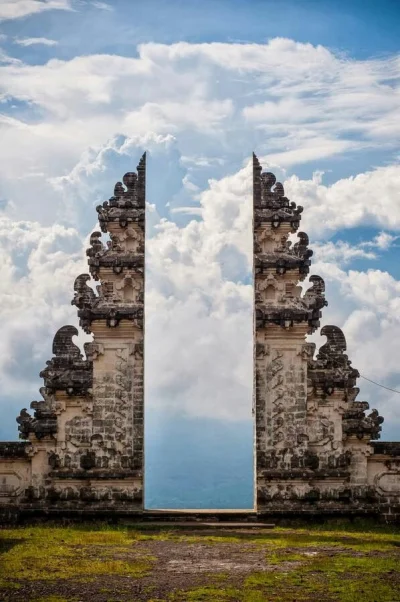 s.....i - Brama świątyni Pura Luhur Lempuyang, Bali #fotografia #earthporn :3
Po drug...