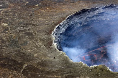 enforcer - Największe jezioro lawowe na świecie znajdujące się we wnętrzu krateru wul...