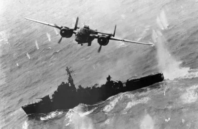 HaHard - Poprawka: amerykański B-25 bombarduję eskortę japońskiego niszczyciela 

#...