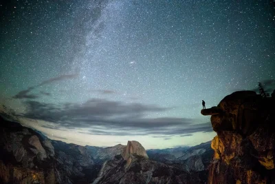 Artktur - Rozgwieżdżone niebo nad Yosemite.
fot.Chris Burkard.

#fotografia #earth...