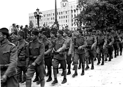 N.....h - Serbscy kolaboranci podczas marszu przez Belgrad. (serb. Srpska državna str...