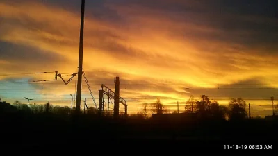 Montago - Ognisty wschód słońca nad linią kolejową... 

#wschodslonca #kolej #fotog...
