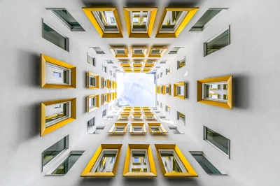 dzika-konieckropka - Urban Symmetry
Autor: Zsolt Hlinka 
Opera w Wiedniu 
#archite...