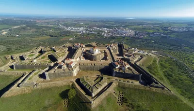 Artktur - Miasto forteca

Elvas to zabytkowe miasto garnizonowe we wschodniej Portu...