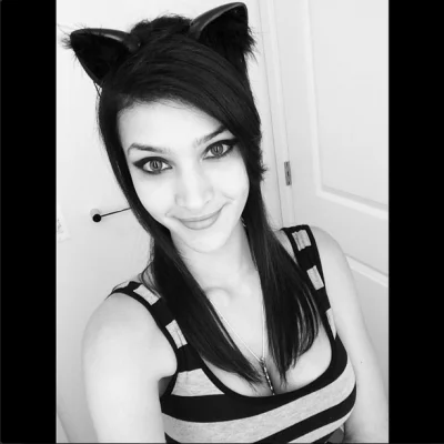 BlackError - #cincinbear #ladnapani #smiesznypiesek 

Z taką to grałbym w wiele faj...