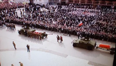 deski - Jak mi jest zbyt wesoło to puszczam Marsz żałobny wojska polskiego, kładę się...