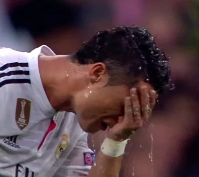 mat1989 - Ronaldo zalał się łzami po finałowym gwizdku.

#juventus #realmadryt #juv...