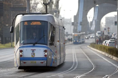 G.....4 - "Kaznodzieja z tramwaju" we Wrocławiu. Facet mówi o końcu świata itp.
To s...