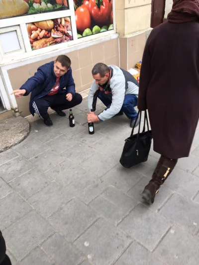 Kufelpiwa13 - Tak się pije piwo na Ukrainie - zdjęcie ze Lwowa ( ͡° ͜ʖ ͡°)