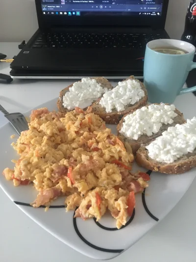 MaczkaPaczug - Jedyna prawilna jajówa z plastrami boczku, cebulką i pomidorkiem. Inne...