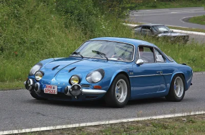 Kauabang - @teh_m: Nie, z przodu taka trochę jak Alpine a110 z lat siedemdziesiatych