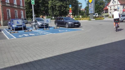 fakt22 - #bmw #parkowanie

Niedziela 10 rano, pół wolnego parkingu ale CW(el) musia...