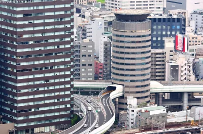 Mordeusz - Mnie fascynują japońskie wieżowce z autostradą po środku.