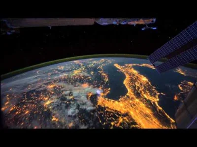 starnak - widziane z ISS wyładowania atmosferyczne w atmosferze ziemskiej.