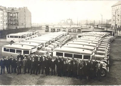 Cymerek - Na zdjęciu parada autobusów Krakowskiej Miejskiej Kolei Elektrycznej na pla...