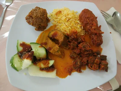 kotbehemoth - Obiad na weselu malajskim, Singapur

Dzisiaj pierwszy raz w życiu miałe...