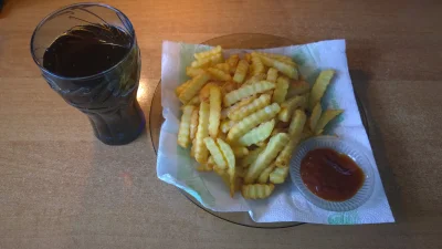 SzubiDubiDu - Obiad do oceny ( ͡° ͜ʖ ͡°) To czerwone to nie ketchup tylko sos BBQ, po...