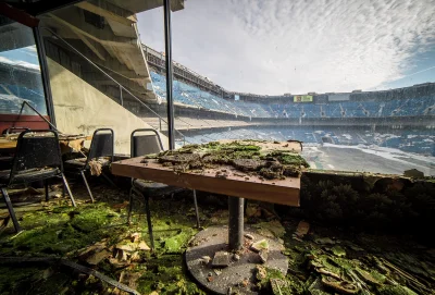 r.....t - Loża Vipów na stadionie #detroit Lions.

http://www.reddit.com/r/AbandonedP...