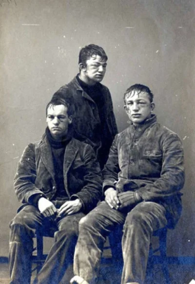 s.....a - Trzej studenci z uniwersytetu Princetown pozujący do zdjęcia w 1893 roku po...