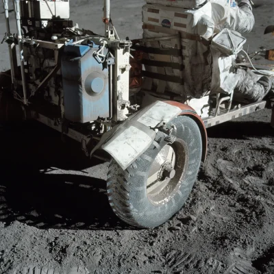 mroz3 - W trakcie misji Apollo 17 w 1972, na Księżycu został uszkodzony tylny błotnik...