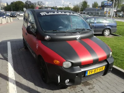 ArekJ - Ale ustrzeliłem! 
#carspotting #carboners #fiat #multipla #abarth