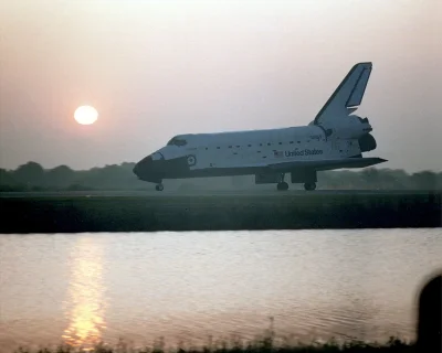 angelo_sodano - Lądowanie wahadłowca Atlantis (misja STS-45), Floryda, USA, 2 kwietni...