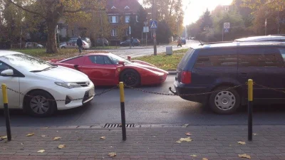 C.....r - Tak, mamy u nas i takie cuda. Właściciel ma jeszcze m.in. F12 i pierwsze za...