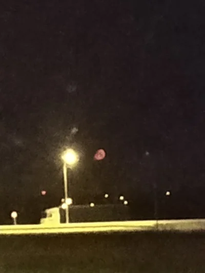 VeeZ - Mikri co ten księżyc taki czerwony dzisiejszej nocy? 
#astronomia #ksiezyc