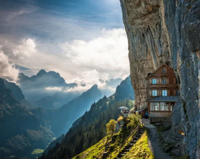 Sensitive - Ascher Guesthouse, Szwajcaria


 Schroniska zazwyczaj buduje się na halac...