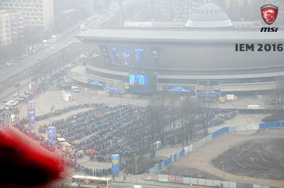 O.....9 - Mając bilet za 60zł wchodziło się bez takich kolejek? Czy to są za darmo ko...