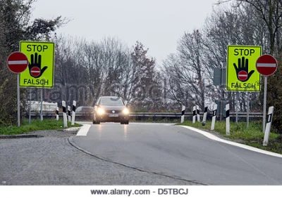 hellfirehe - Oczywiście nic nie tłumaczy dziadka, który nie dość że na autostradę źle...