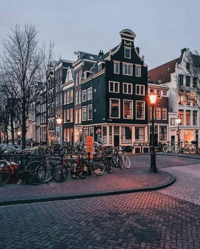 Castellano - Amsterdam. Holandia
#holandia #fotografia #castellanocontent #cityporn