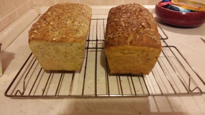 amack - wczoraj z moim #nibieskiepaski upieklismy #chleb. Ten lewej jest moj: z płatk...