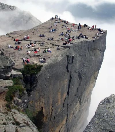 fabek - #natura #dziendobry #norwegia



Preikestolen w Norwegii. Wysokość 604m.