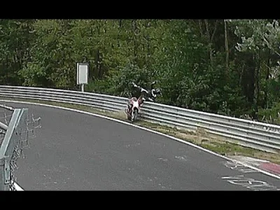 walter-pinkman - Nordschleife. Motocyklista przesadził z prędkością i zniknął.
#moto...