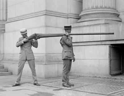 N.....h - Punt Gun - strzelba dla olbrzyma.

Nawet 5 metrów długości, lufa o kalibr...