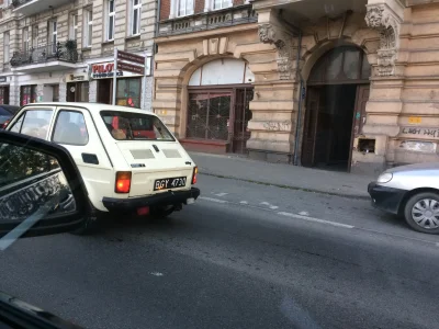 Toniezarzutka - Pozdrawiam miłego Pana z maluszka w pięknym kolorze kości słoniowej 
...