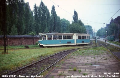 babar - @Sepang: Odpowiedz jest prosta. W dokładnie tym miejscu była pętla tramwajowa...