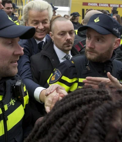 Kielek96 - @titus1: Facet ma silną ochronę Żandarmerii oraz Policji,wiec będzie to tr...